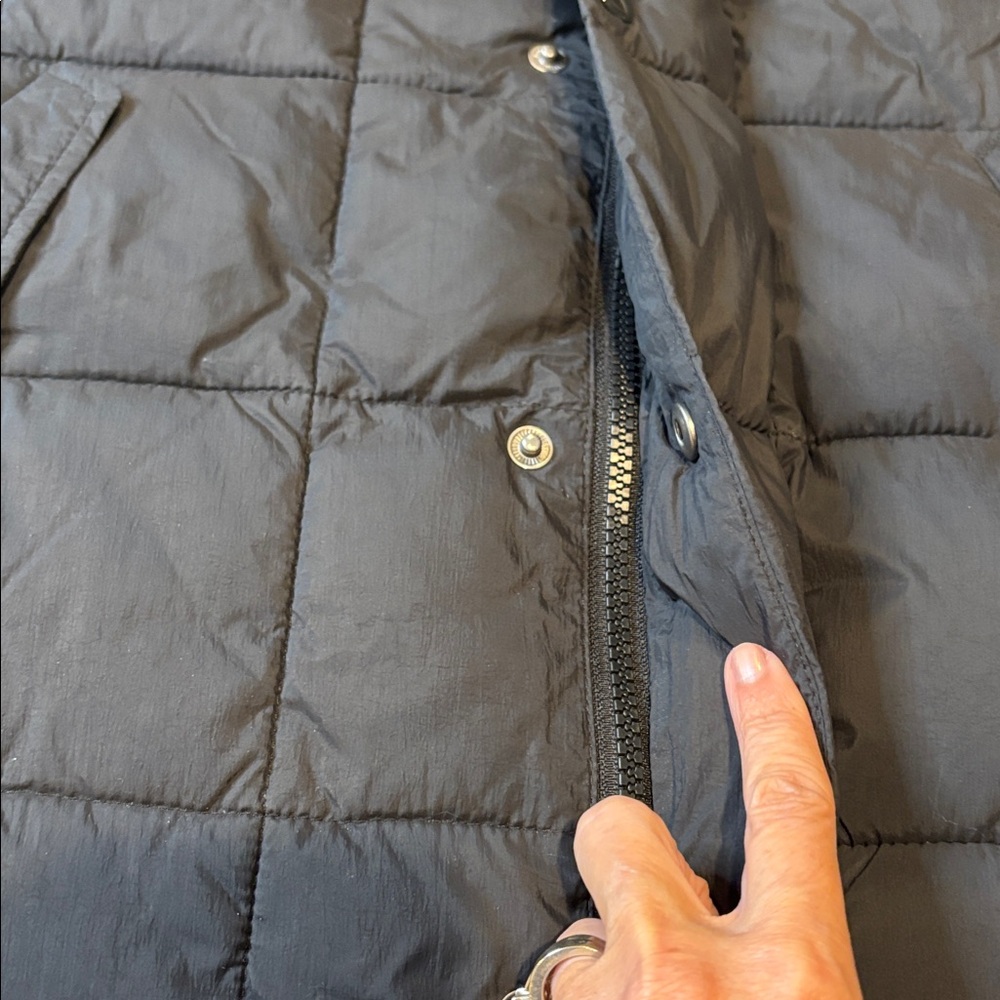 Madewell Quilted Puffer Vest - Picture 7 of 16